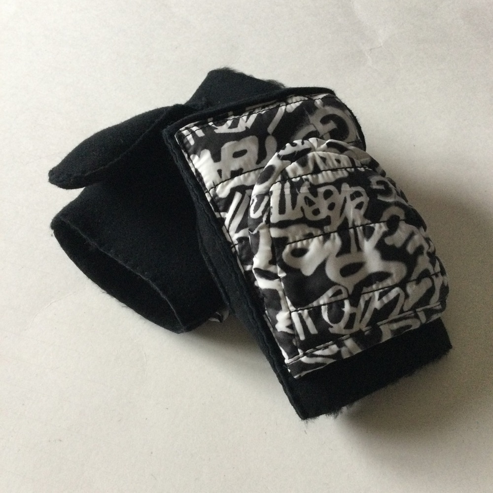 UGG CONVERTIBLE FLIP MITTENS FINGERLESS GLOVES SHEEPSKIN BLACK GRAFFITI L/XL NEW